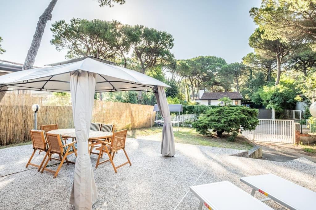 Вилла Pineta House Lignano Free Parking-Beach-Garden Линьяно-Саббьядоро Экстерьер фото