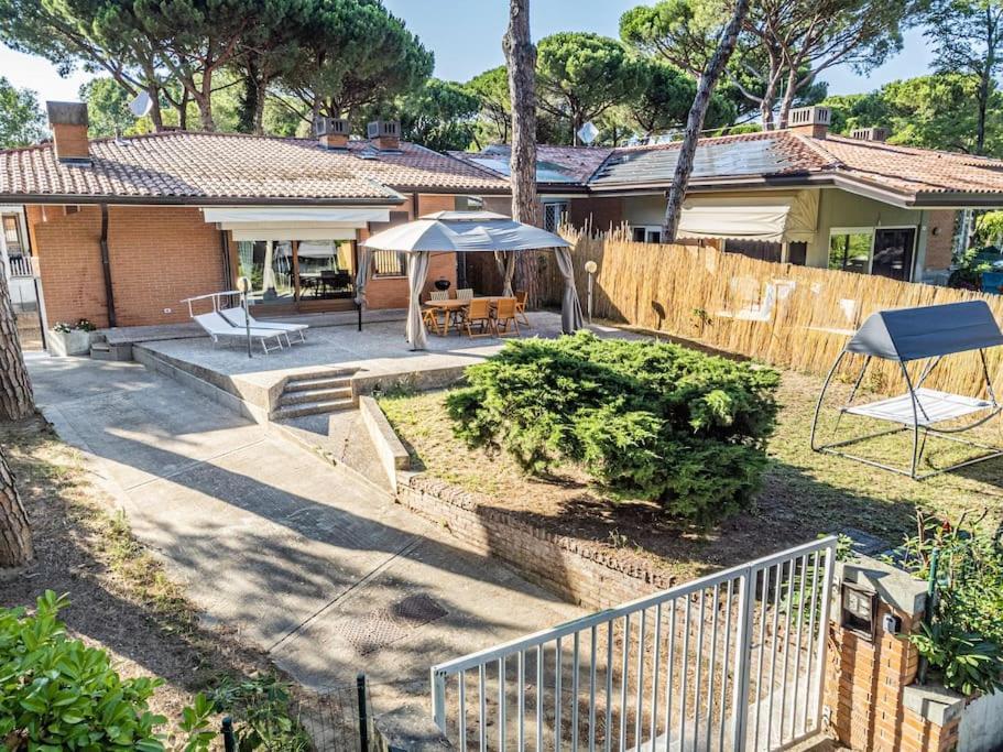 Вилла Pineta House Lignano Free Parking-Beach-Garden Линьяно-Саббьядоро Экстерьер фото