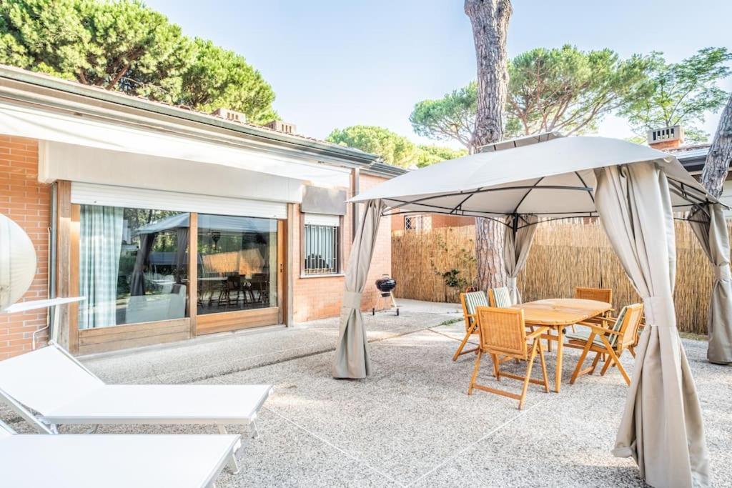 Вилла Pineta House Lignano Free Parking-Beach-Garden Линьяно-Саббьядоро Экстерьер фото